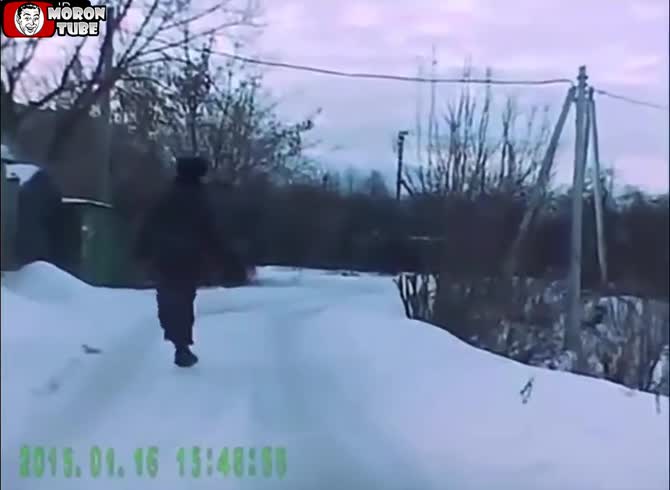 Video: An inebriated police officer attempts to go home (Russia)